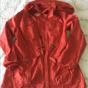 Cotton anorak lightweight with a pop of color!